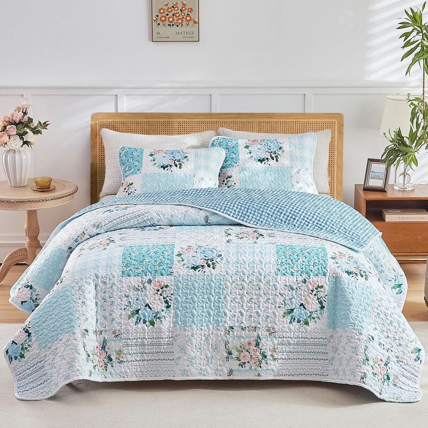 3 Pieces Floral Patchwork Quilt Set Queen, Blue n White Flowers Design, Soft n Cozy Microfiber Quilt, Bedspread Bed Cover for All Season, 1 Quilt and 2 Pillow Shams- 90x90 inches