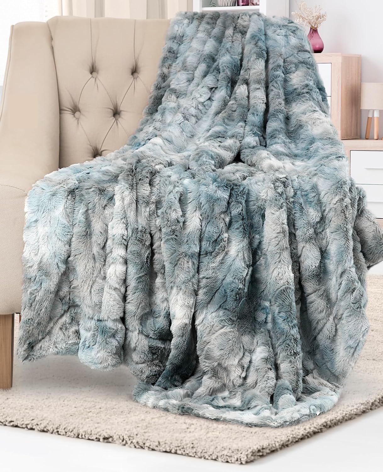Soft & Comfortable Arctic Blue Faux Fur Throw Blanket for Couch - (50"x65") Minky & Fluffy Fall Blankets & Throws, Plush Fuzzy Cover for Bed, Sofa & Living Room - Cozy Home Decor